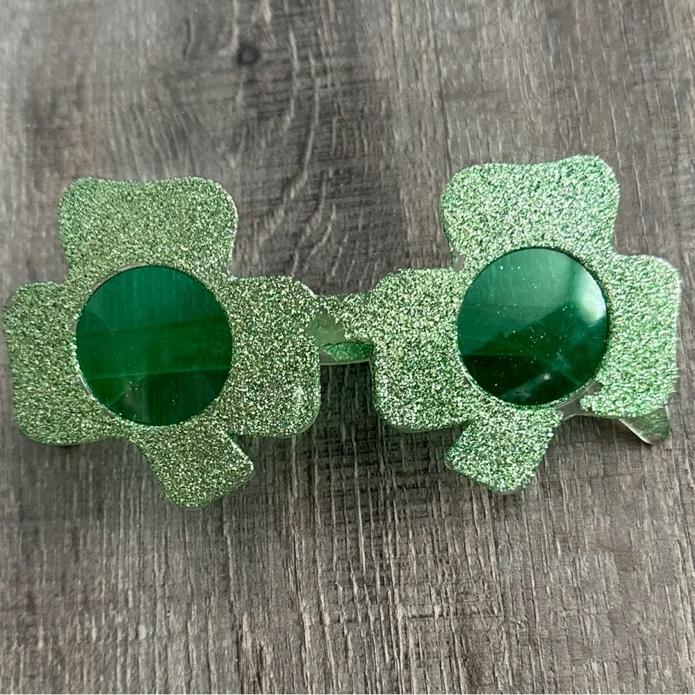 💞 Green Glitter St. Patrick’s Day Shamrock Sunglasses